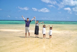 沖縄のブルーに光り輝く海を満喫しましょう🌊