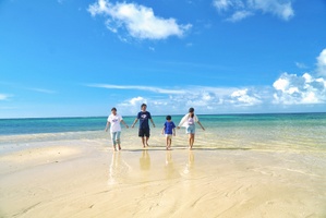 いつもの旅を特別に🏝🌺<br />
<br />
見逃せない絶景石垣島スポット<br />
をどどーんと詰め込んだフォトツアー✨<br />
<br />
☀️海と空と大地の絶妙なバランス☀️<br />
そんな絶景を目の前にしたらハートをわしづかみにされちゃうこと間違いなし💕<br />
<br />
★ホテル送迎希望も可能です。<br />
　レンタカーが無い場合はご遠慮なくご相談くださいね👌